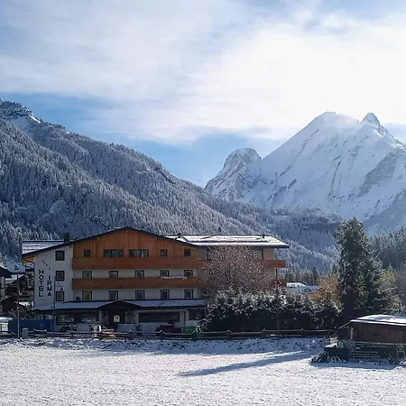 Dolomiten Irma Отель