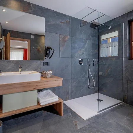 Hotel Dolomiten Irma Canazei