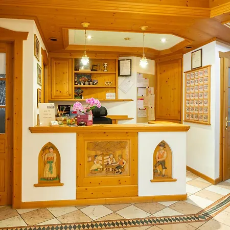 Dolomiten Irma Hotell Canazei