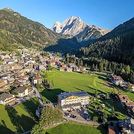 فندق Dolomiten Irma كنازاي