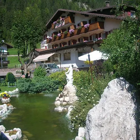 Dolomiten Irma Отель